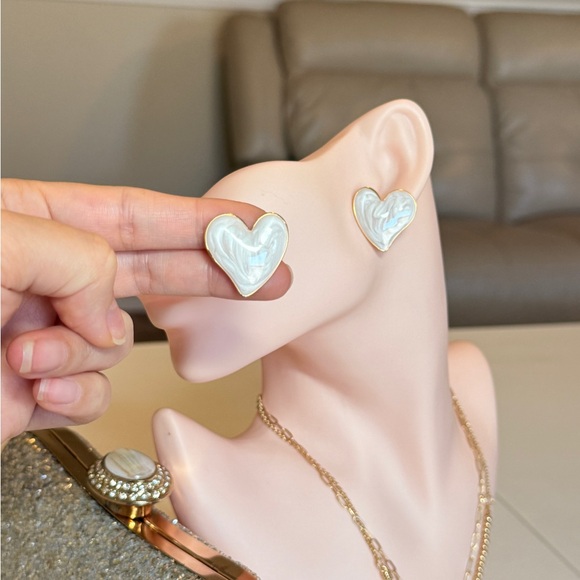 Elegant Heart-Shaped Cream Enamel Earrings - Picture 5 of 10